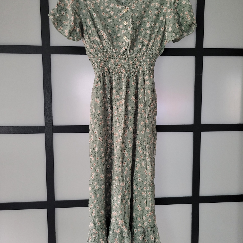 Elegant Floral Midi Dress in Green